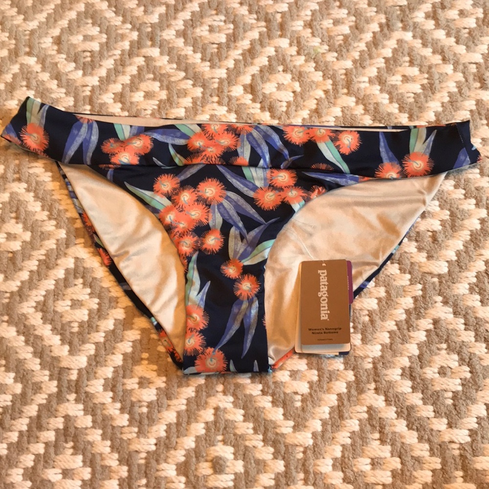 Large Patagonia swim bottoms